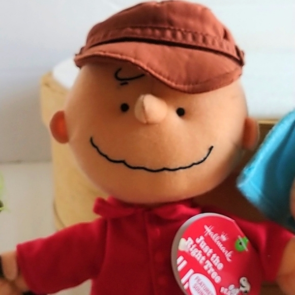 Peanuts Plush Toy Set - Hallmark - Picture 4 of 7